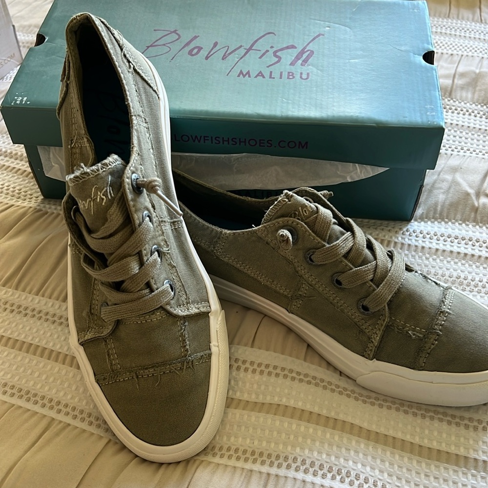 Blowfish slip on sneakers laced.. brand new in the box